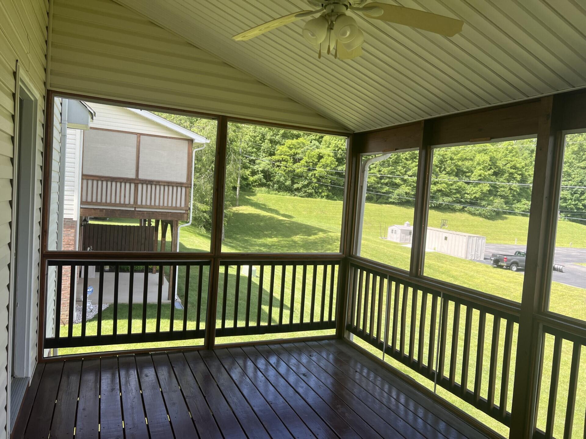 159 Monarch Drive Bristol, VA 24201 - Photo 6 of 27 Monarch Deck 2