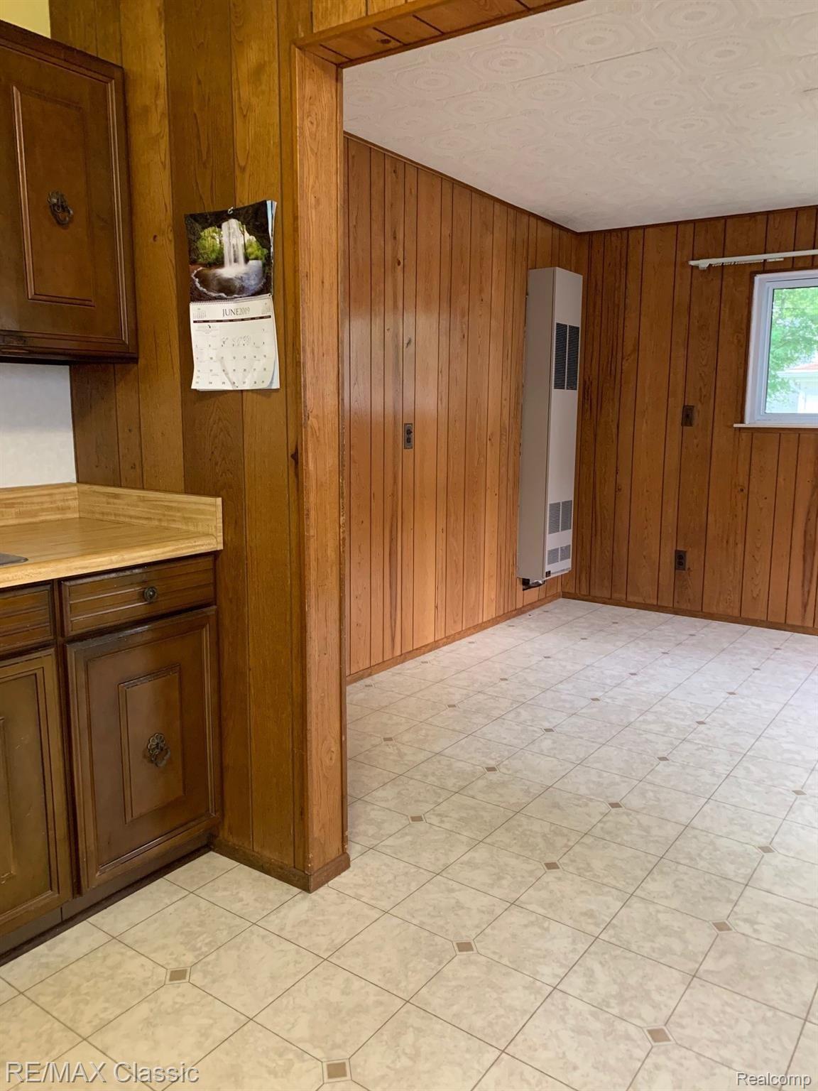 3827 Durham Road Royal Oak, MI 48073 - Photo 20 of 35 IMG_2200.jpg