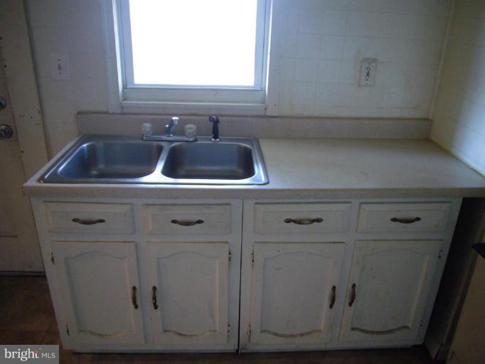 3818 Reisterstown Road Baltimore, MD 21215 - Photo 3 of 4 Kitchen