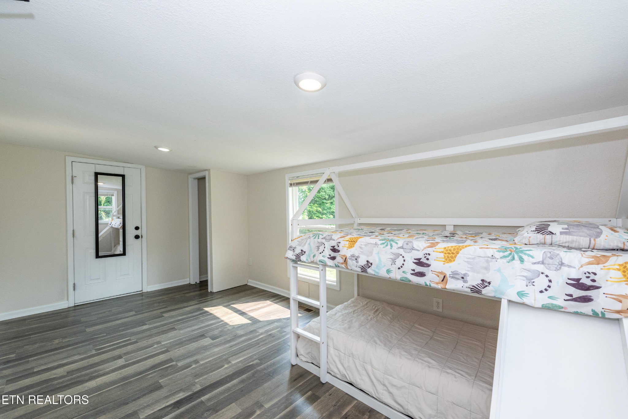 460 Lee Shirley Road Greenback, TN 37742 - Photo 16 of 29 a living room with furniture and wooden floor