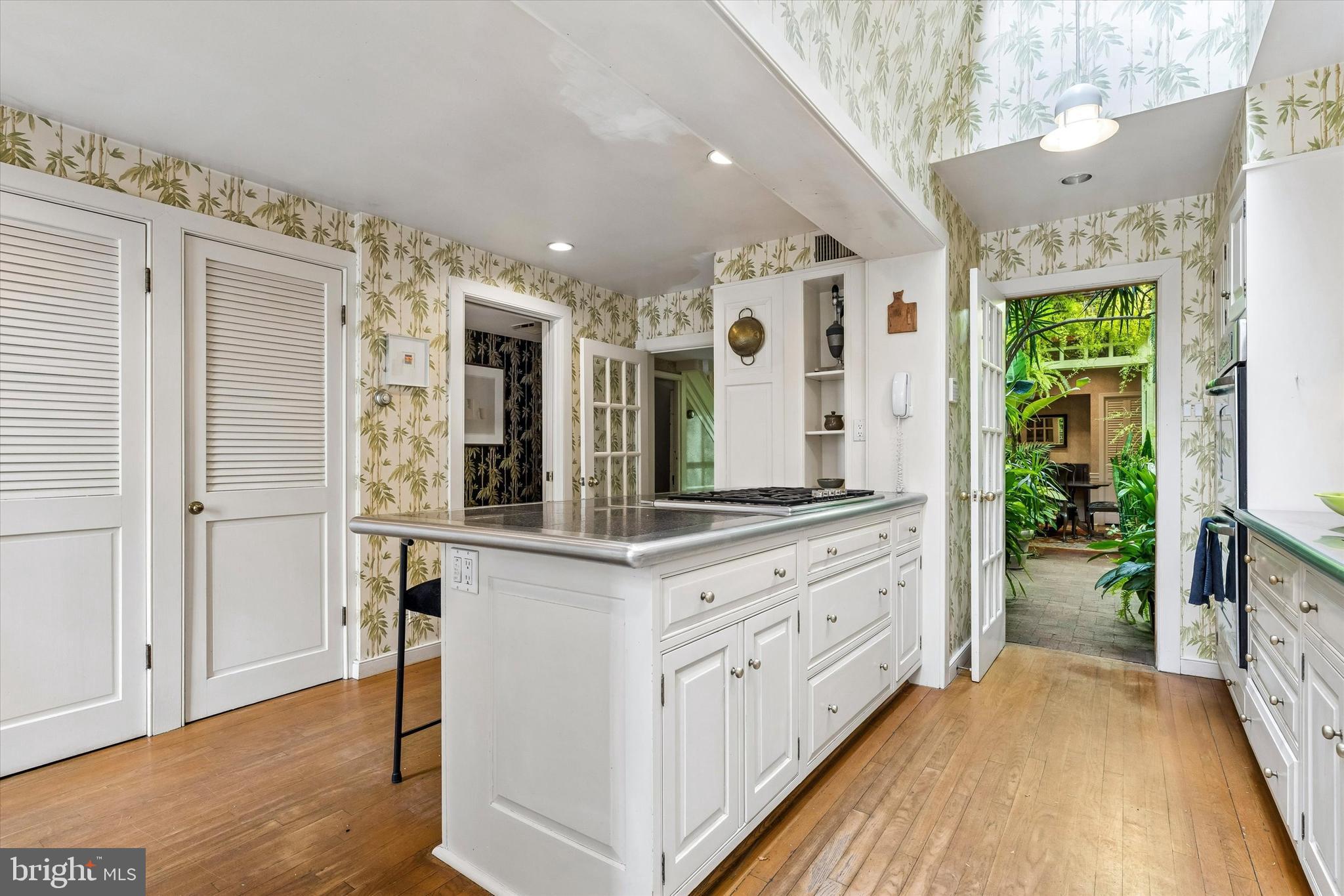 519 Pine Street Philadelphia, PA 19106 - Photo 11 of 42 Kitchen