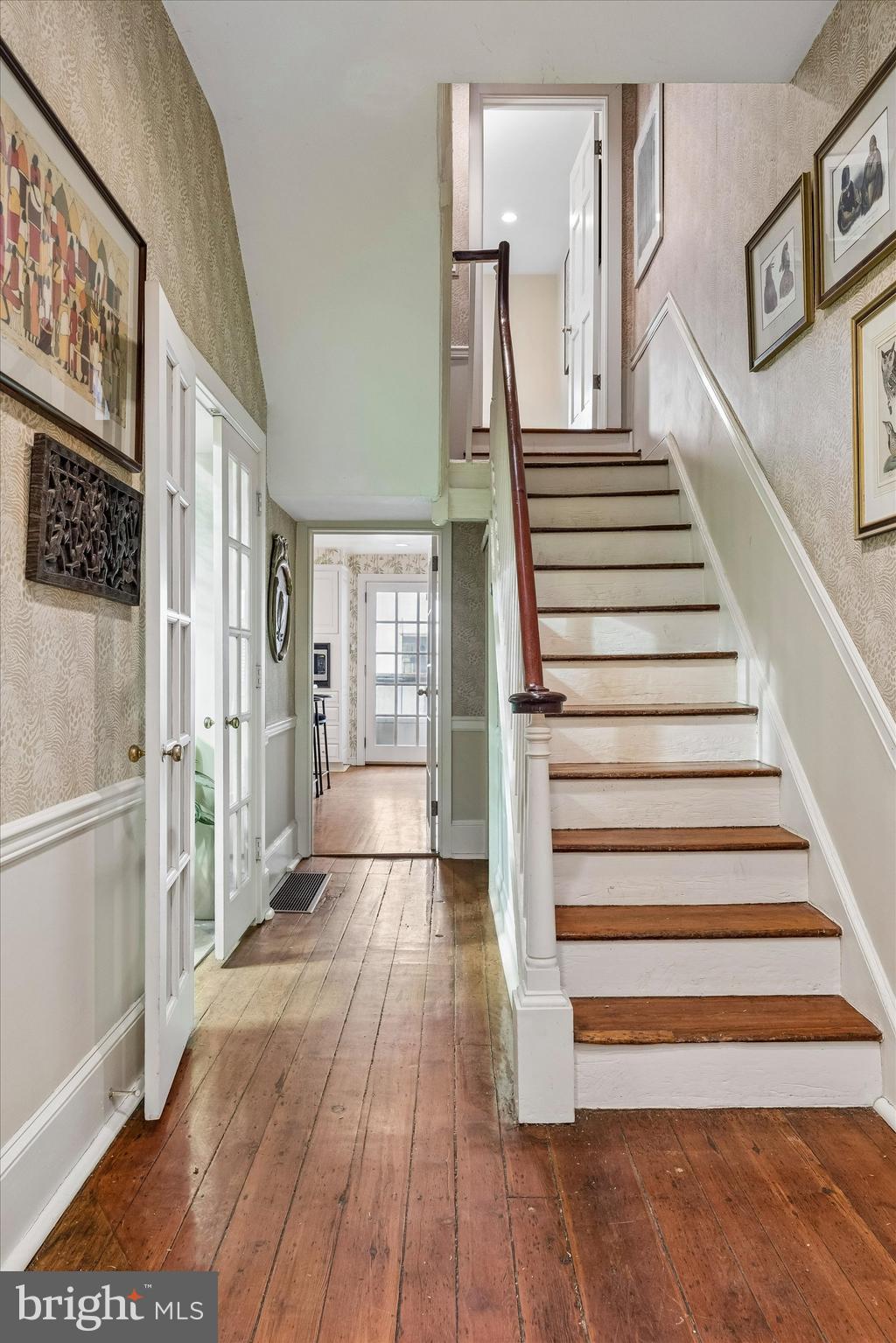 519 Pine Street Philadelphia, PA 19106 - Photo 17 of 42 Hallway