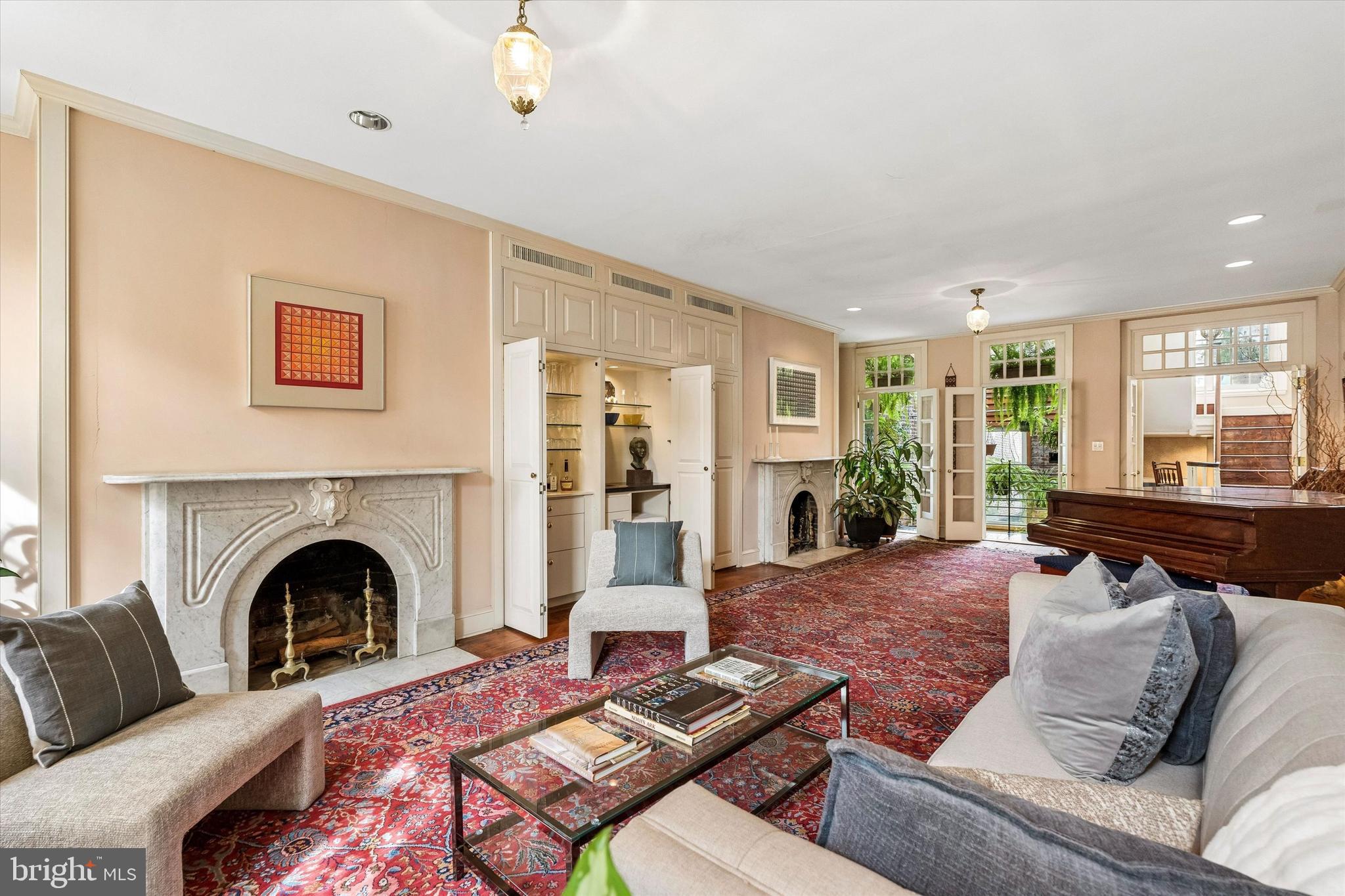 519 Pine Street Philadelphia, PA 19106 - Photo 23 of 42 Living Room