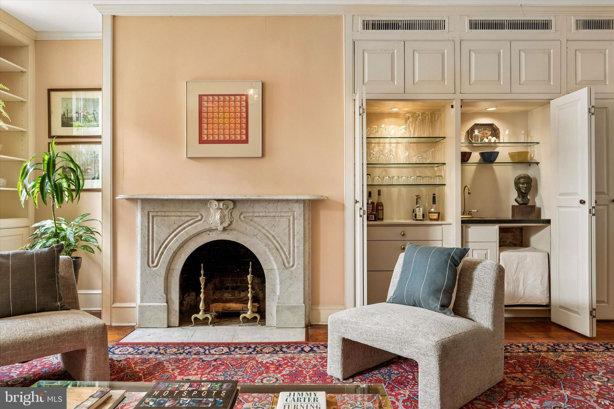 519 Pine Street Philadelphia, PA 19106 - Photo 25 of 42 Living Room