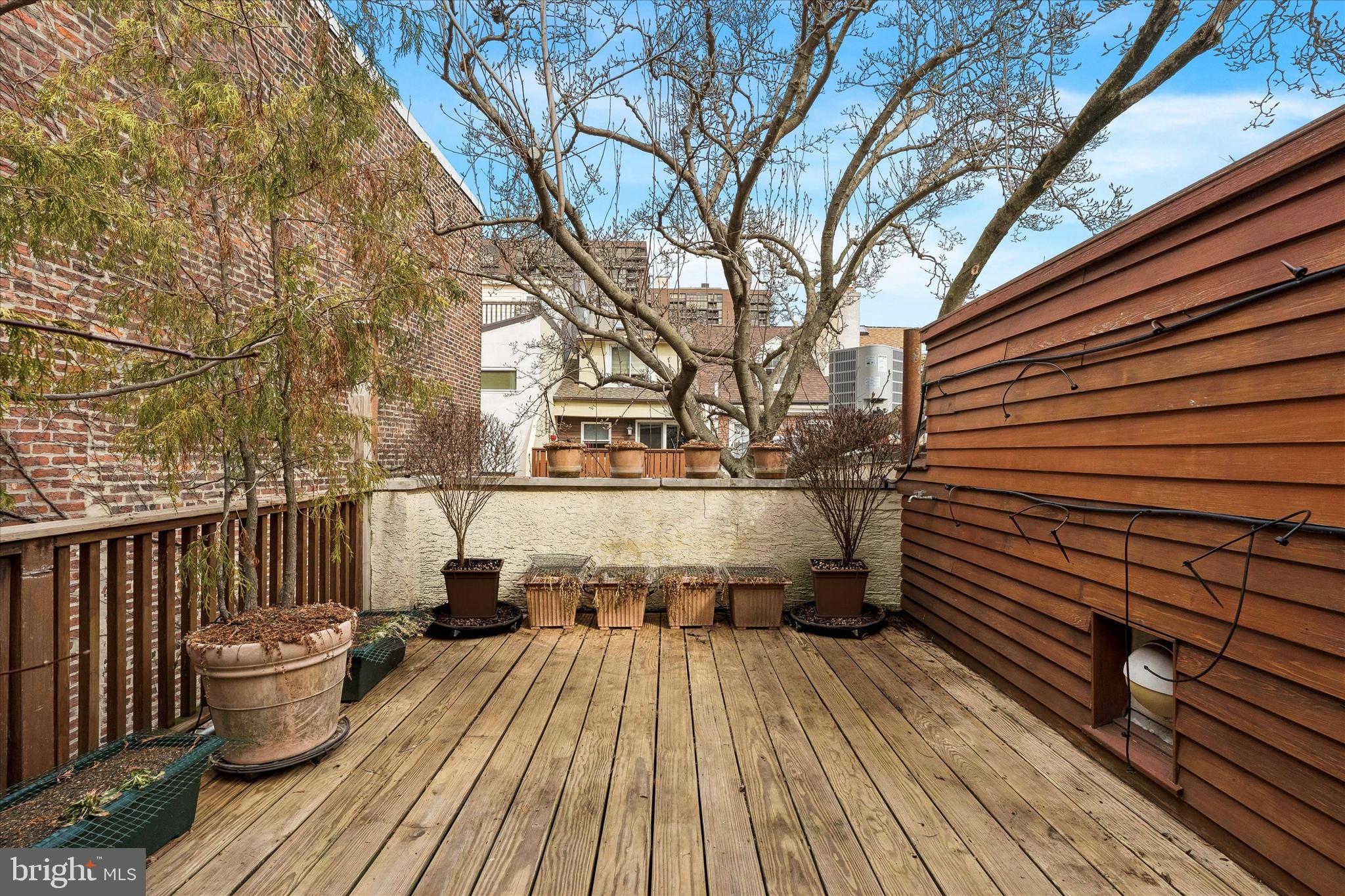 519 Pine Street Philadelphia, PA 19106 - Photo 30 of 42 2nd Floor Deck