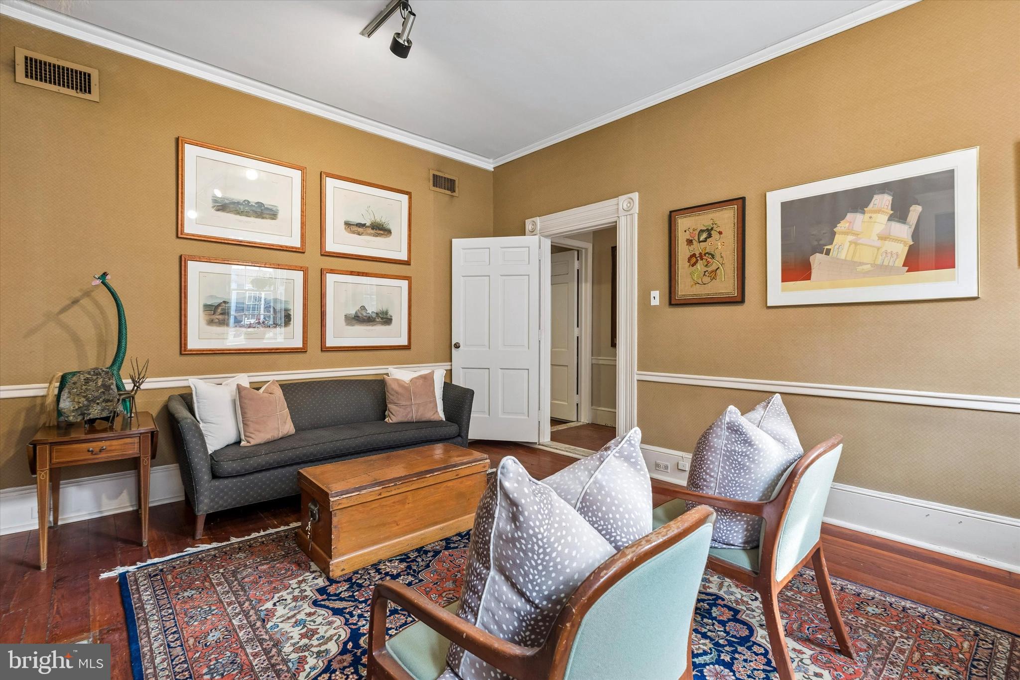 519 Pine Street Philadelphia, PA 19106 - Photo 6 of 42 Library