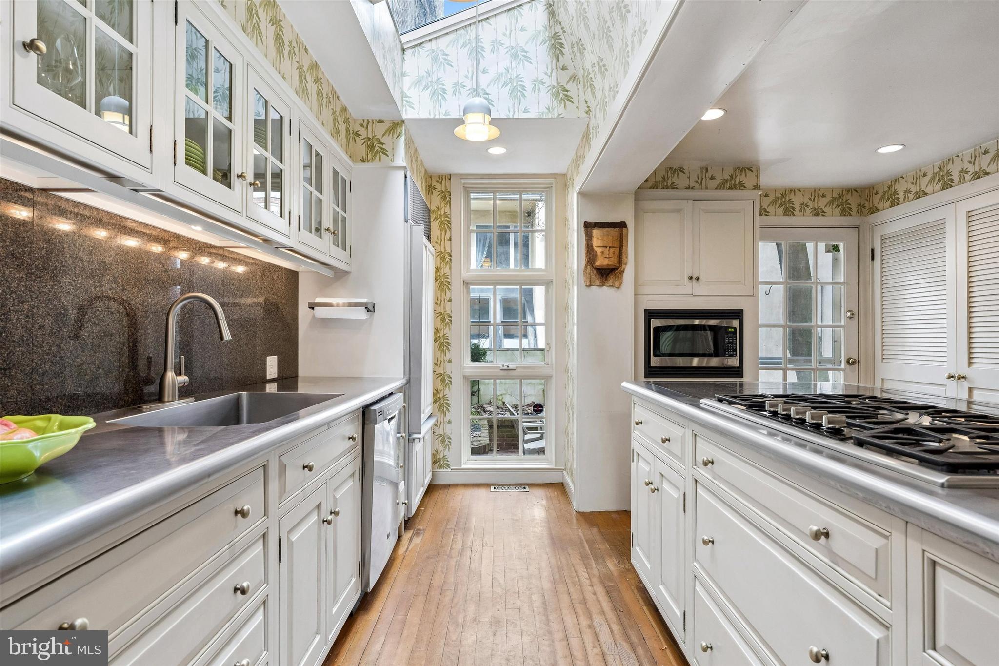 519 Pine Street Philadelphia, PA 19106 - Photo 10 of 42 Kitchen