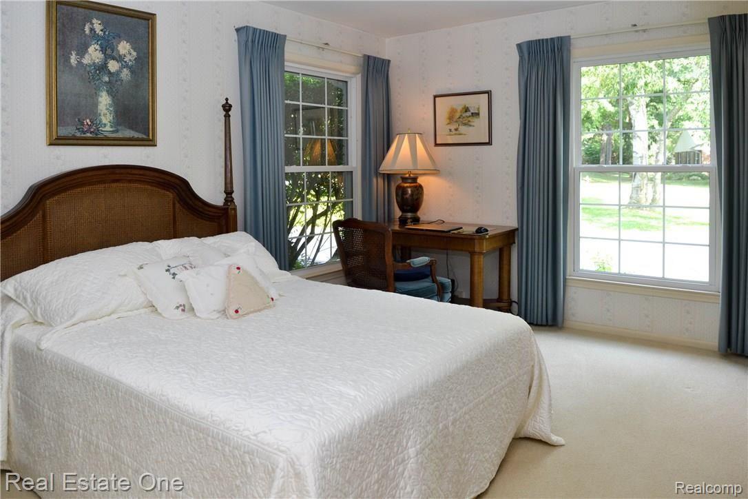 988 Top View Road Bloomfield Hills, MI 48304 - Photo 14 of 22 bedroom 1.jpg