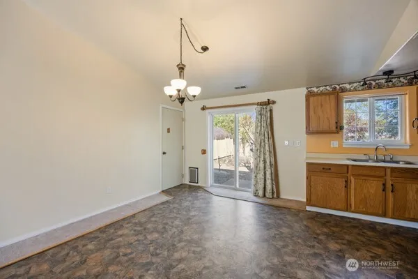 $270,000 | 1001 East Hayden Drive, Moses Lake, WA 98837