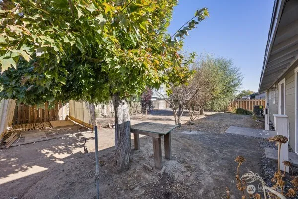 $270,000 | 1001 East Hayden Drive, Moses Lake, WA 98837