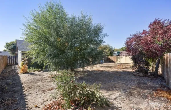 $270,000 | 1001 East Hayden Drive, Moses Lake, WA 98837