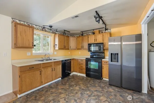 $270,000 | 1001 East Hayden Drive, Moses Lake, WA 98837