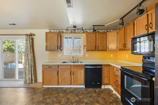 $270,000 | 1001 East Hayden Drive, Moses Lake, WA 98837