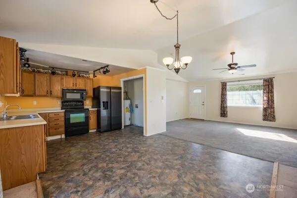 $270,000 | 1001 East Hayden Drive, Moses Lake, WA 98837