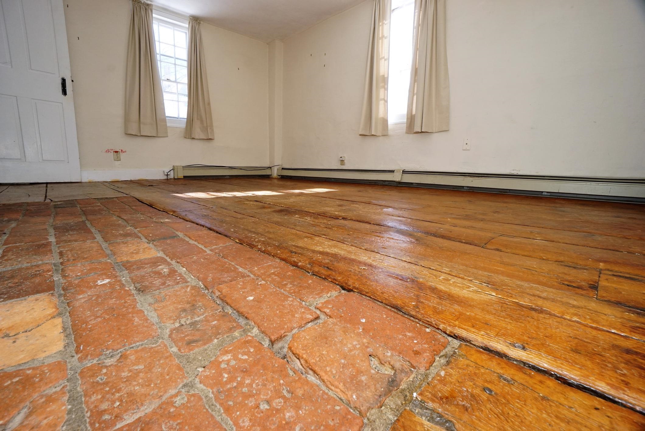 132 S Road Deerfield, NH 03037 - Photo 26 of 40