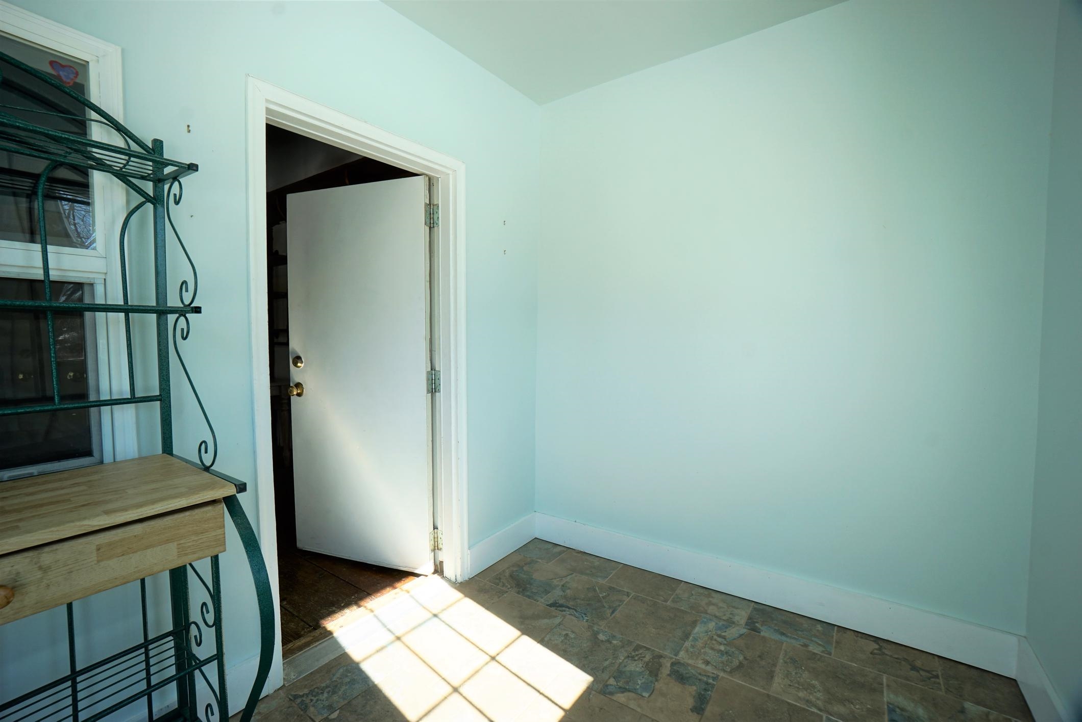 132 S Road Deerfield, NH 03037 - Photo 3 of 40