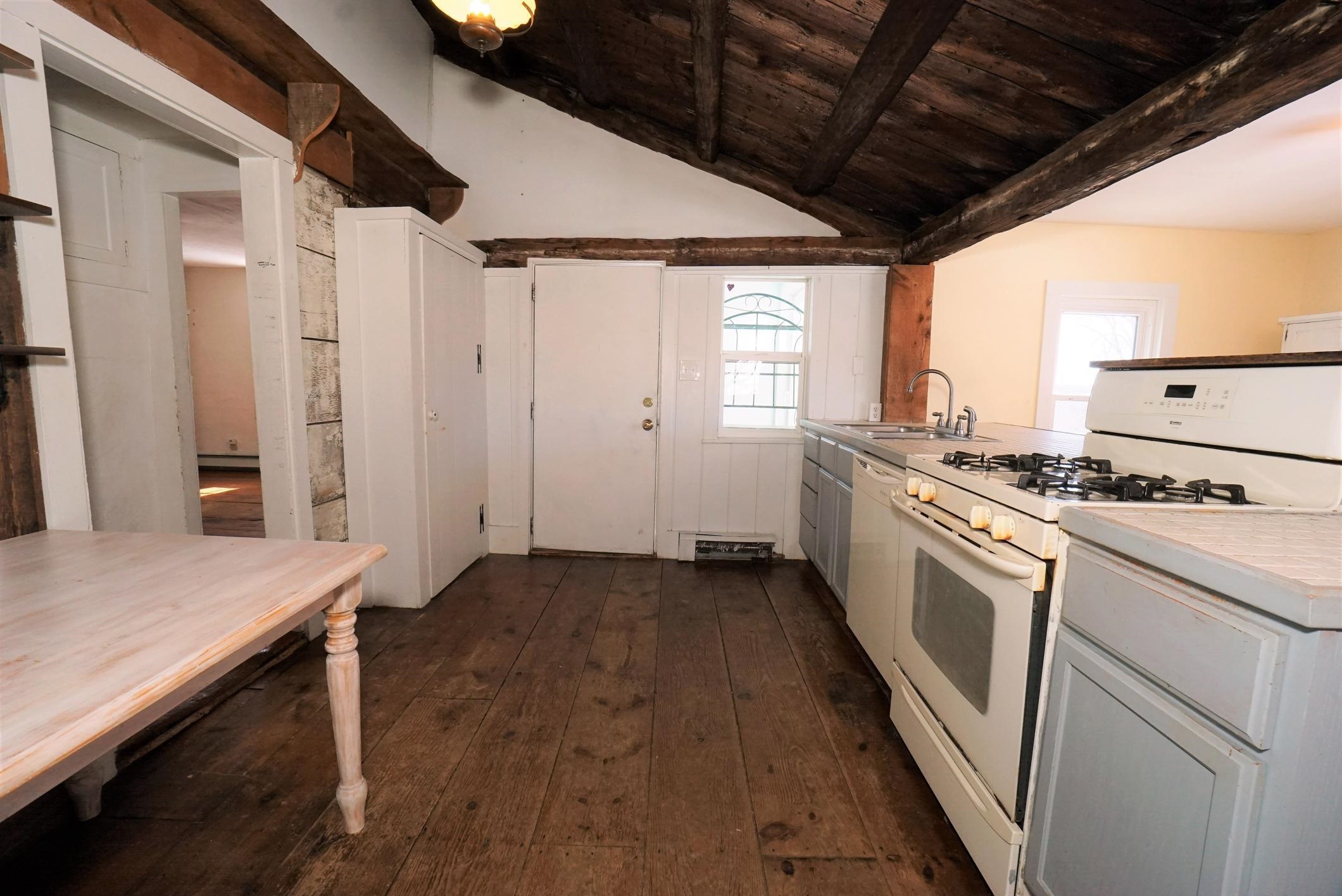 132 S Road Deerfield, NH 03037 - Photo 5 of 40