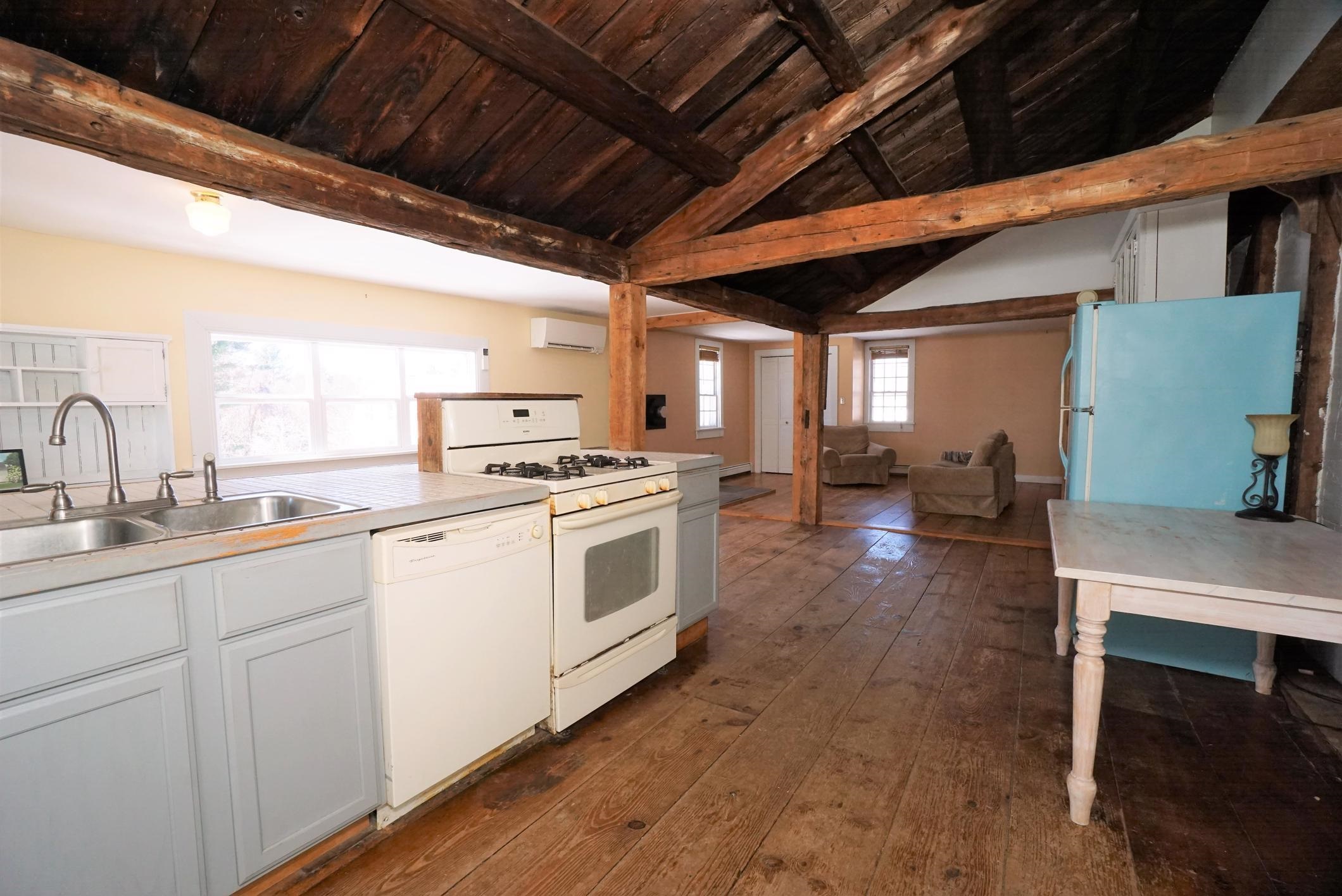 132 S Road Deerfield, NH 03037 - Photo 6 of 40