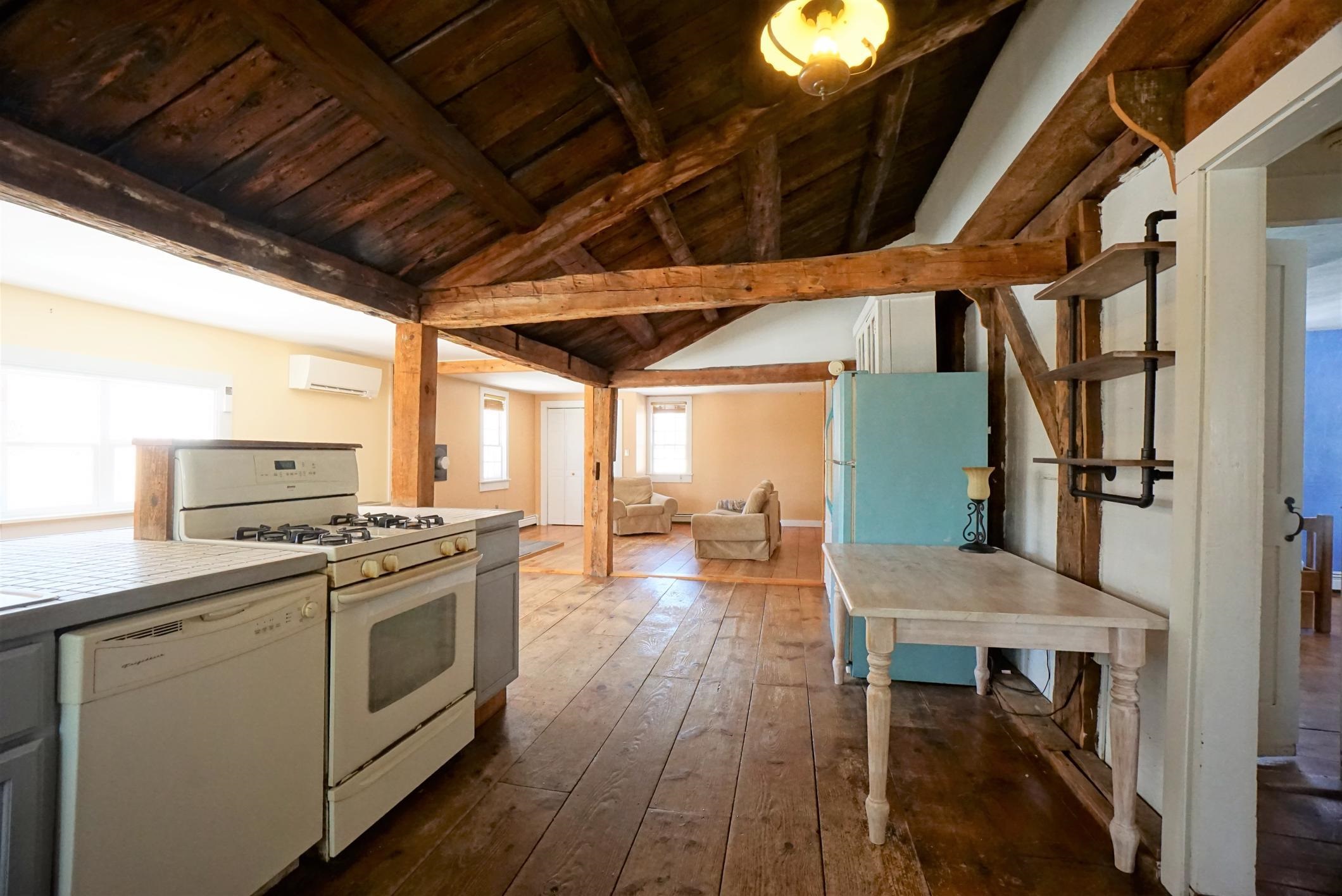 132 S Road Deerfield, NH 03037 - Photo 7 of 40