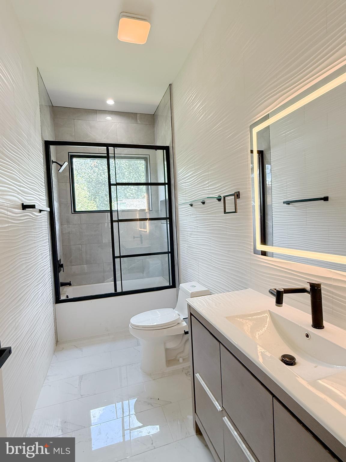 8908 Mohawk Lane Bethesda, MD 20817 - Photo 32 of 46 Hall bathroom - upstairs