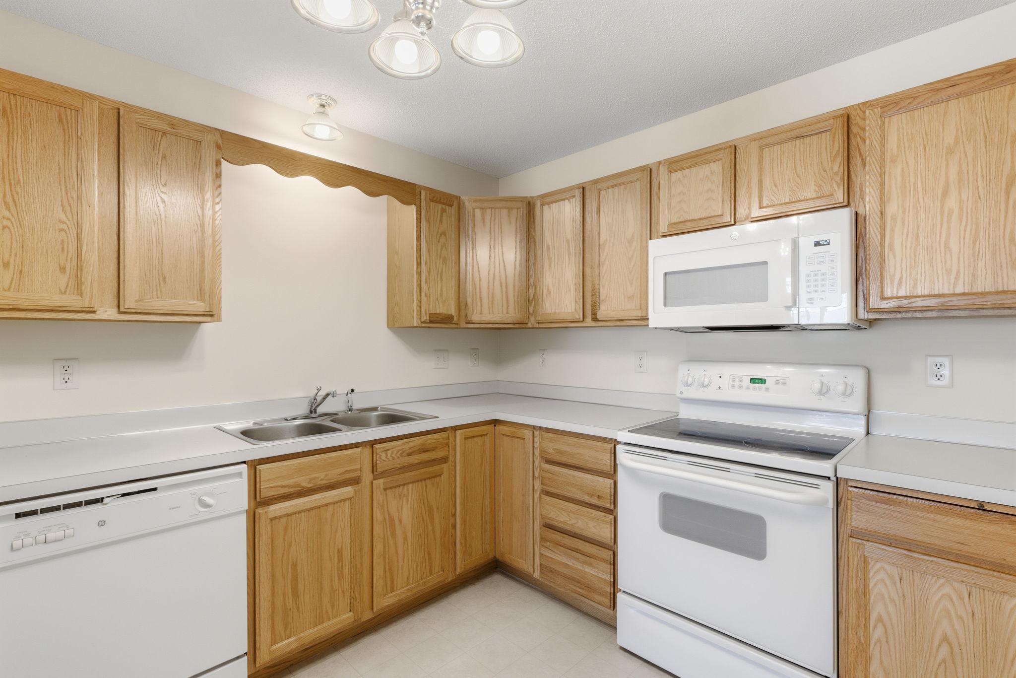 1587 County Rd D East Maplewood, MN 55109 - Photo 12 of 24 Gallery Image 12