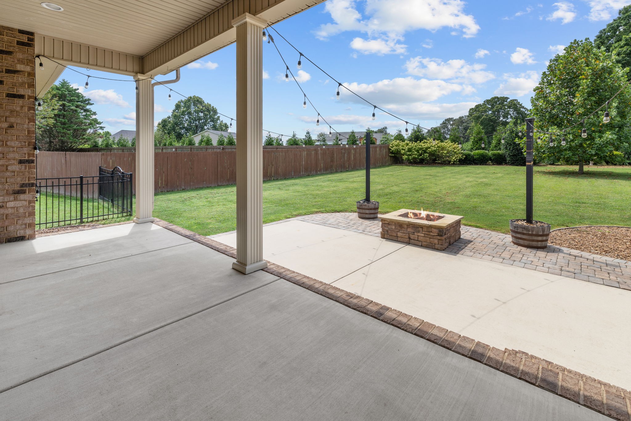 201 Hunters Ridge Drive Tullahoma, TN 37388 - Photo 35 of 45 a view of a park with a large tree