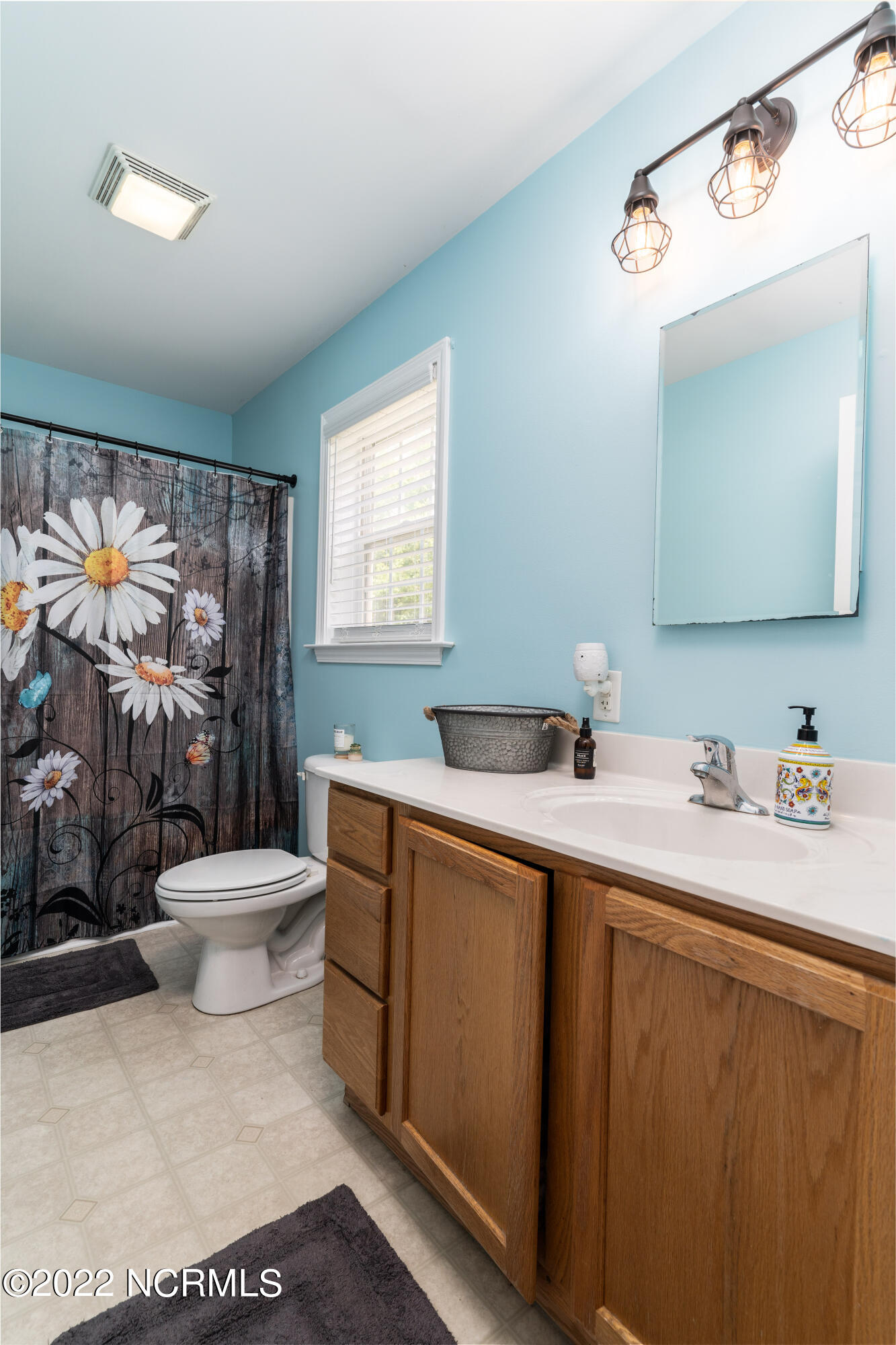 155 Tracy Road Carthage, NC 28327 - Photo 17 of 27 Second bathroom