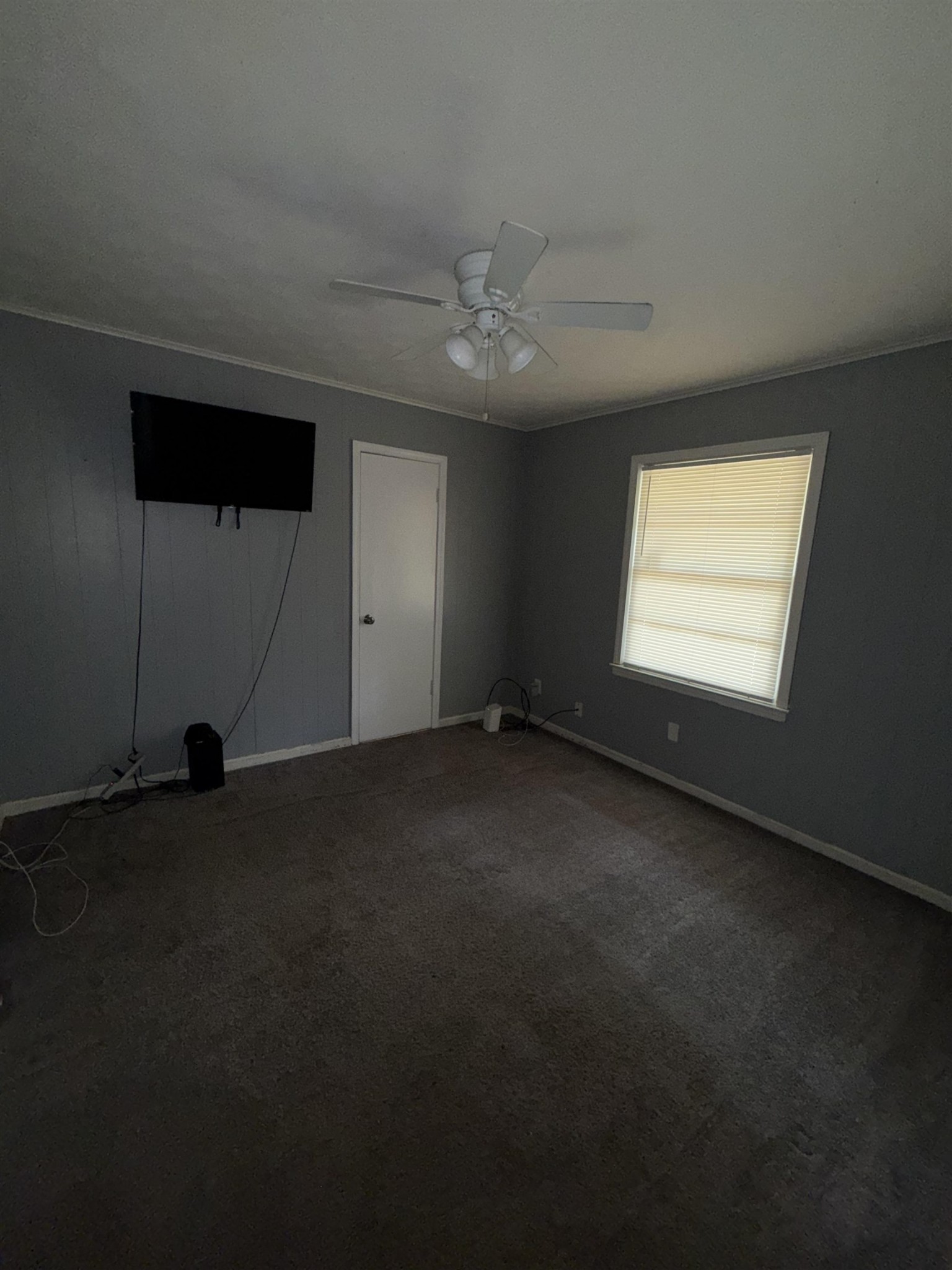 179 Ivan Road Memphis, TN 38109 - Photo 14 of 22 an empty room with windows and fan
