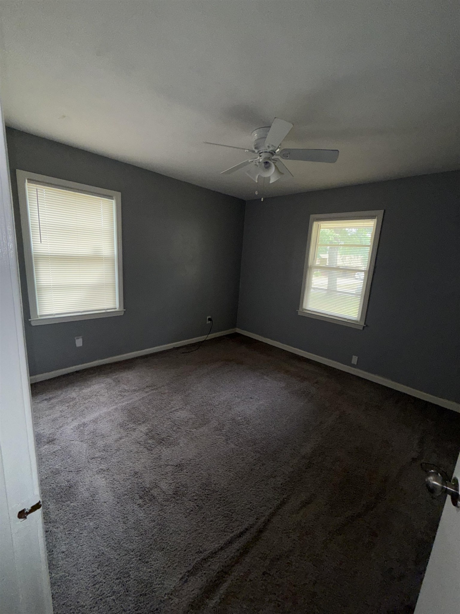 179 Ivan Road Memphis, TN 38109 - Photo 18 of 22 en empty room with windows and ceiling fan view