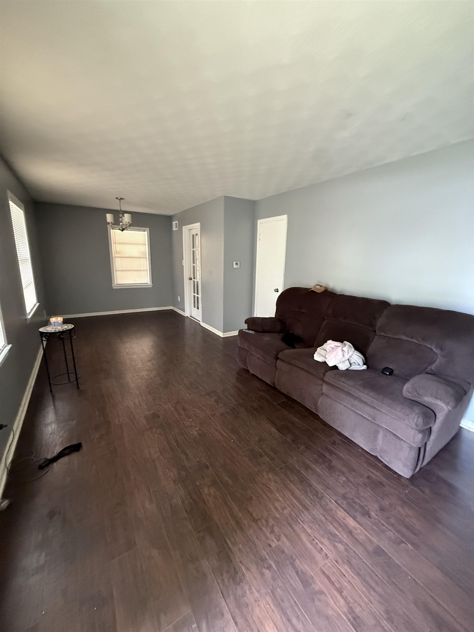 179 Ivan Road Memphis, TN 38109 - Photo 3 of 22 a living room with furniture and a window