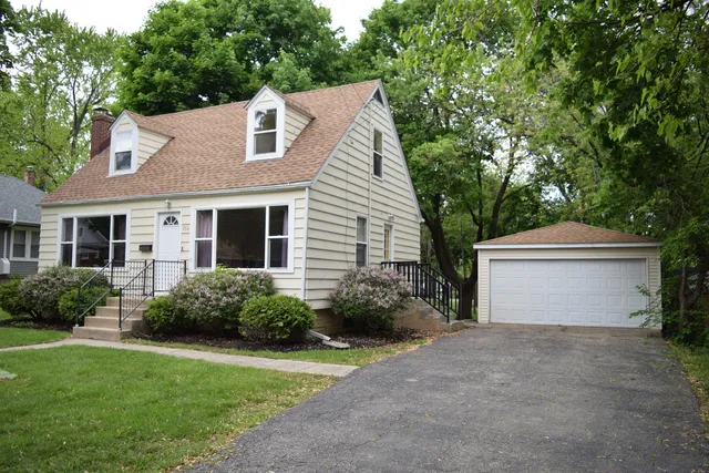 a view of a house with a yard and plants