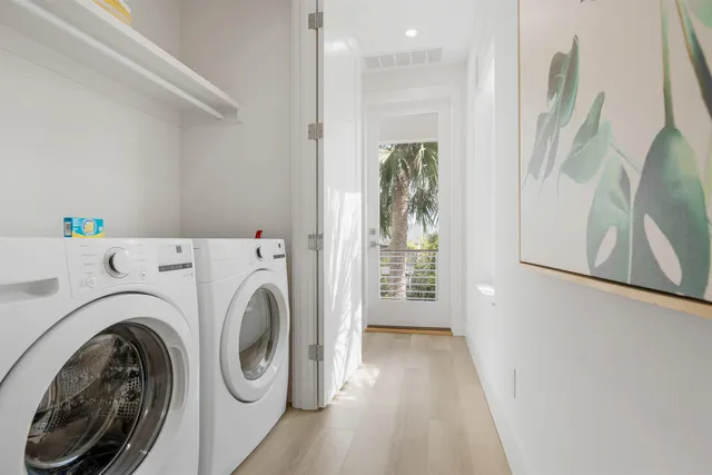 a view of entryway with washer and dryer