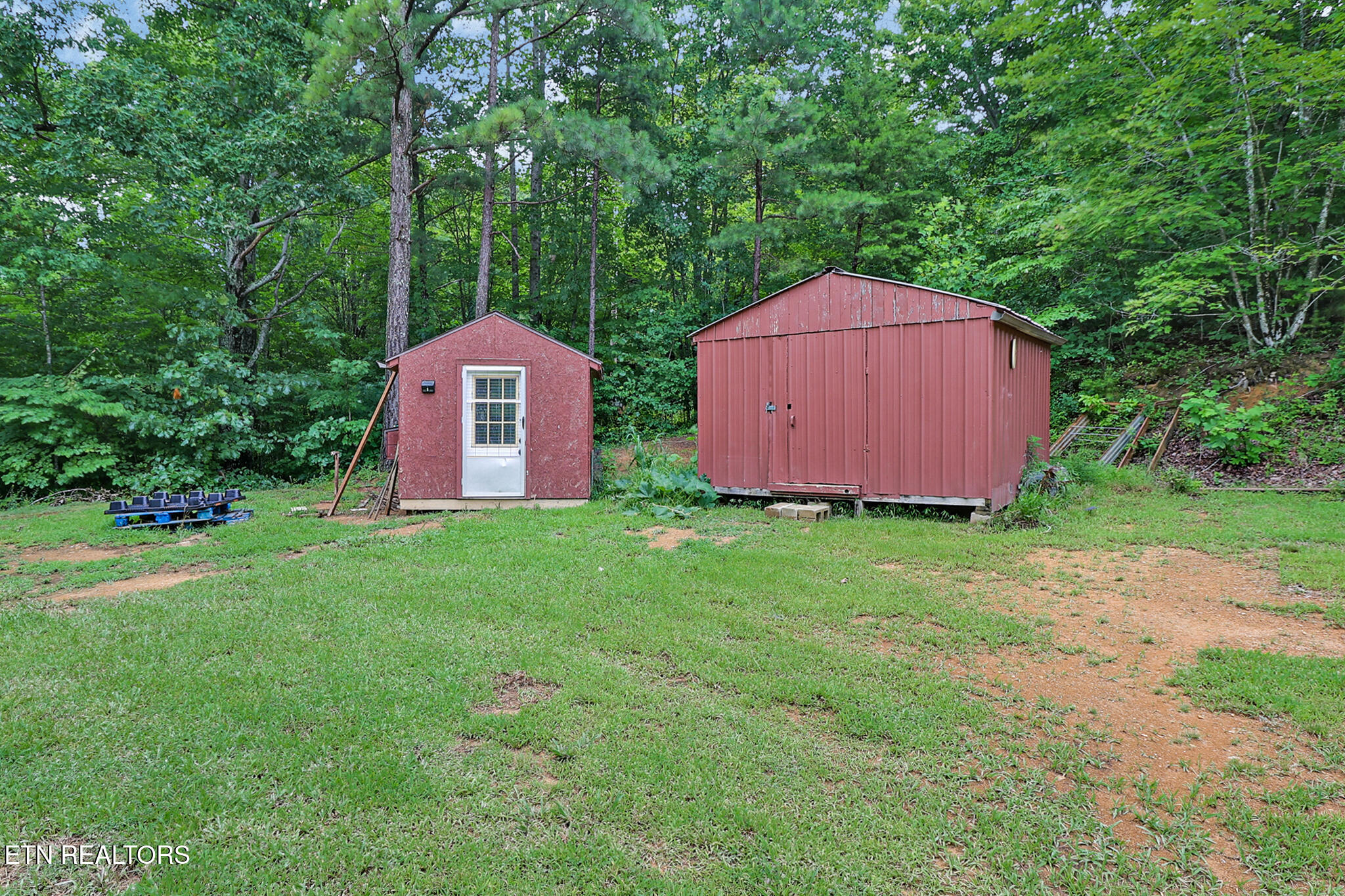 615 East Robbins Road Robbins, TN 37852 - Photo 4 of 44 n44a3974-n44a3978