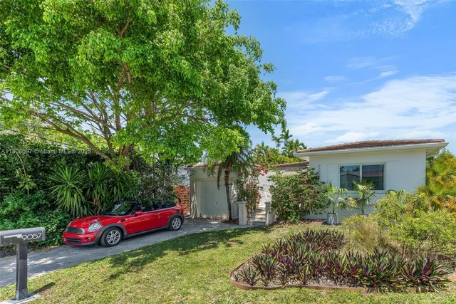 $1,695,000 | 9057 Emerson Avenue, Surfside, FL 33154