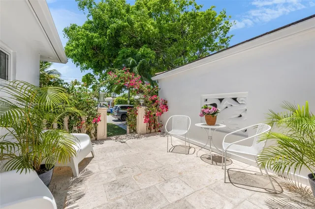 $1,695,000 | 9057 Emerson Avenue, Surfside, FL 33154