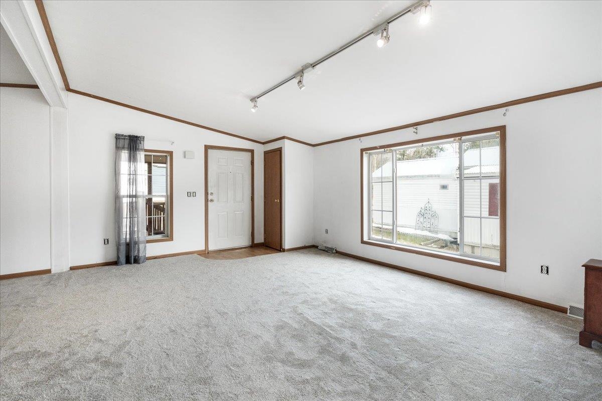 801 Nottingham Drive Exeter, NH 03833 - Photo 6 of 29