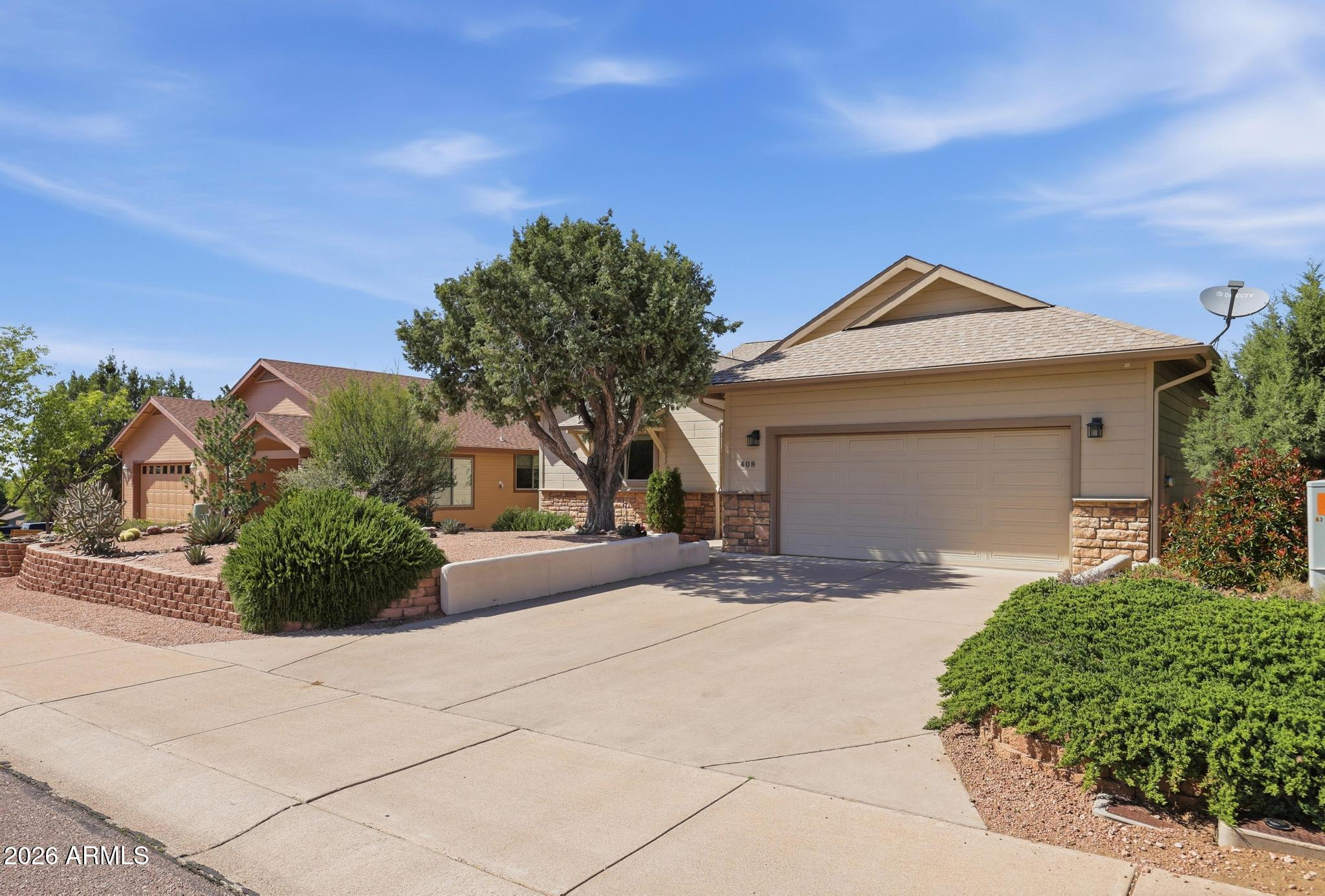 408 East Phoenix Street Payson, AZ 85541 - Photo 4 of 35 front view of a house with a yard