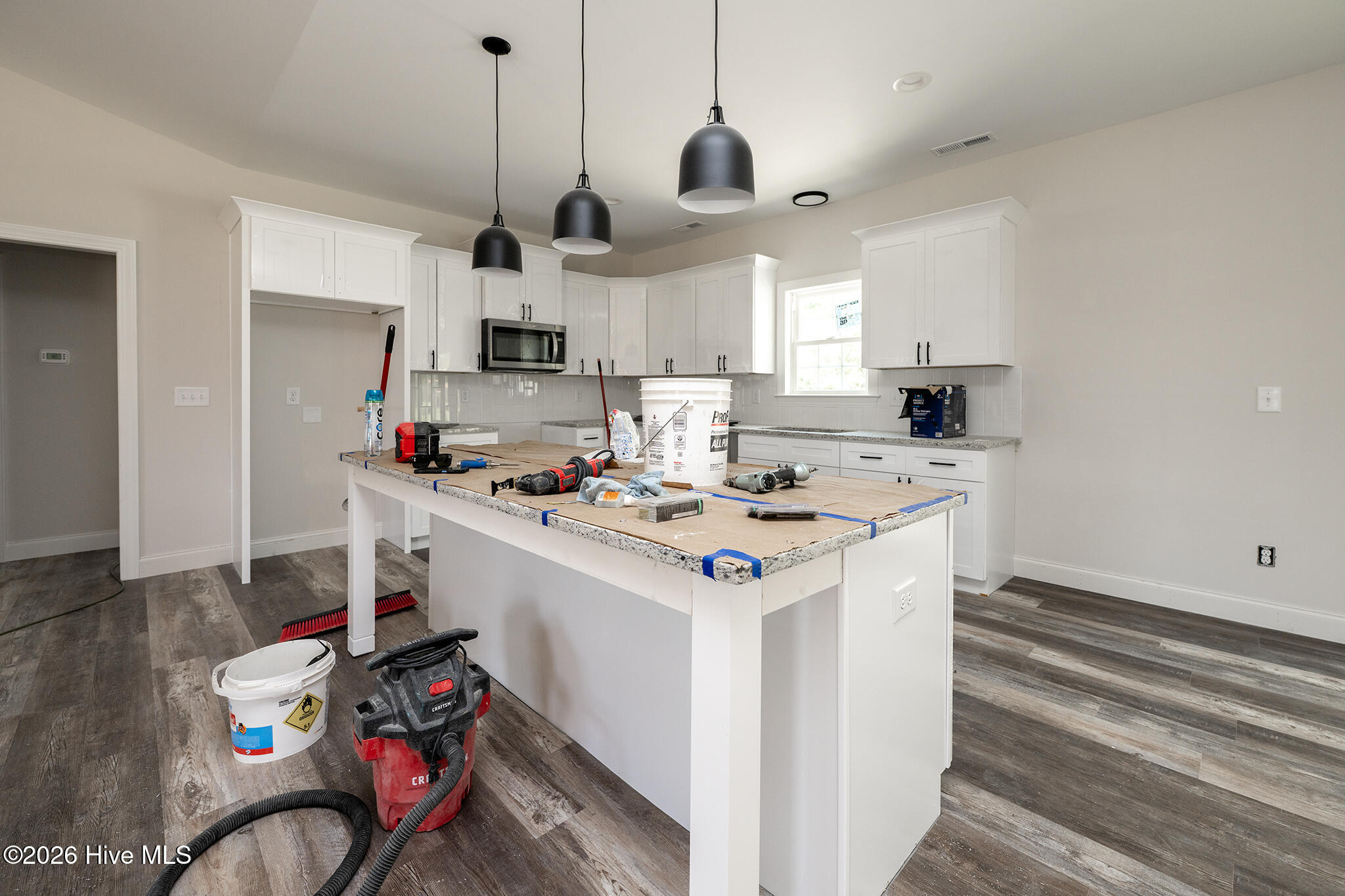 682 Crump Farm Road New Bern, NC 28562 - Photo 11 of 35 Kitchen with Island