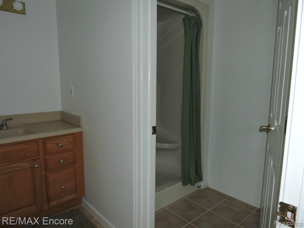 7674 Devins Ridge Clarkston, MI 48348 - Photo 35 of 42 bathroom in basement.jpg