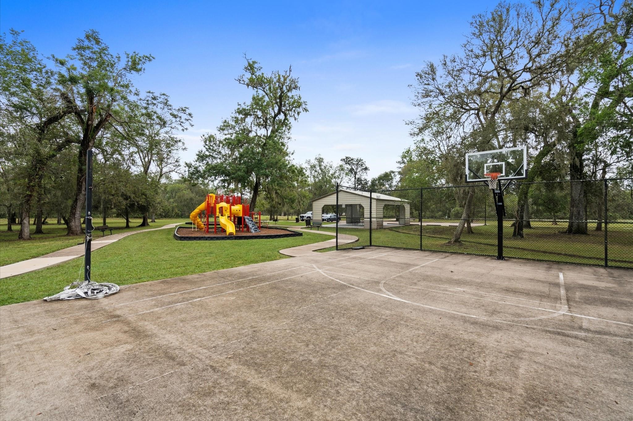 814 Cross Timbers Drive Rosharon, TX 77583 - Photo 5 of 5 a view of a park with large trees