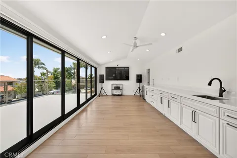 $4,315,000 | 16572 Carousel Lane, Huntington Beach, CA 92649