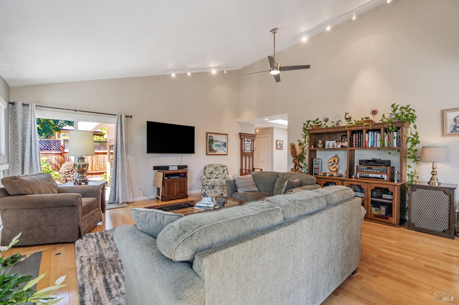 9489 Vinecrest Road Windsor, CA 95492 - Photo 12 of 59