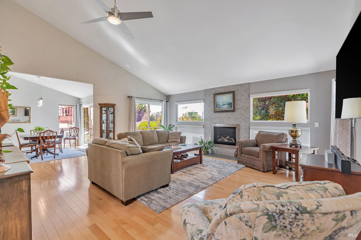 9489 Vinecrest Road Windsor, CA 95492 - Photo 2 of 59