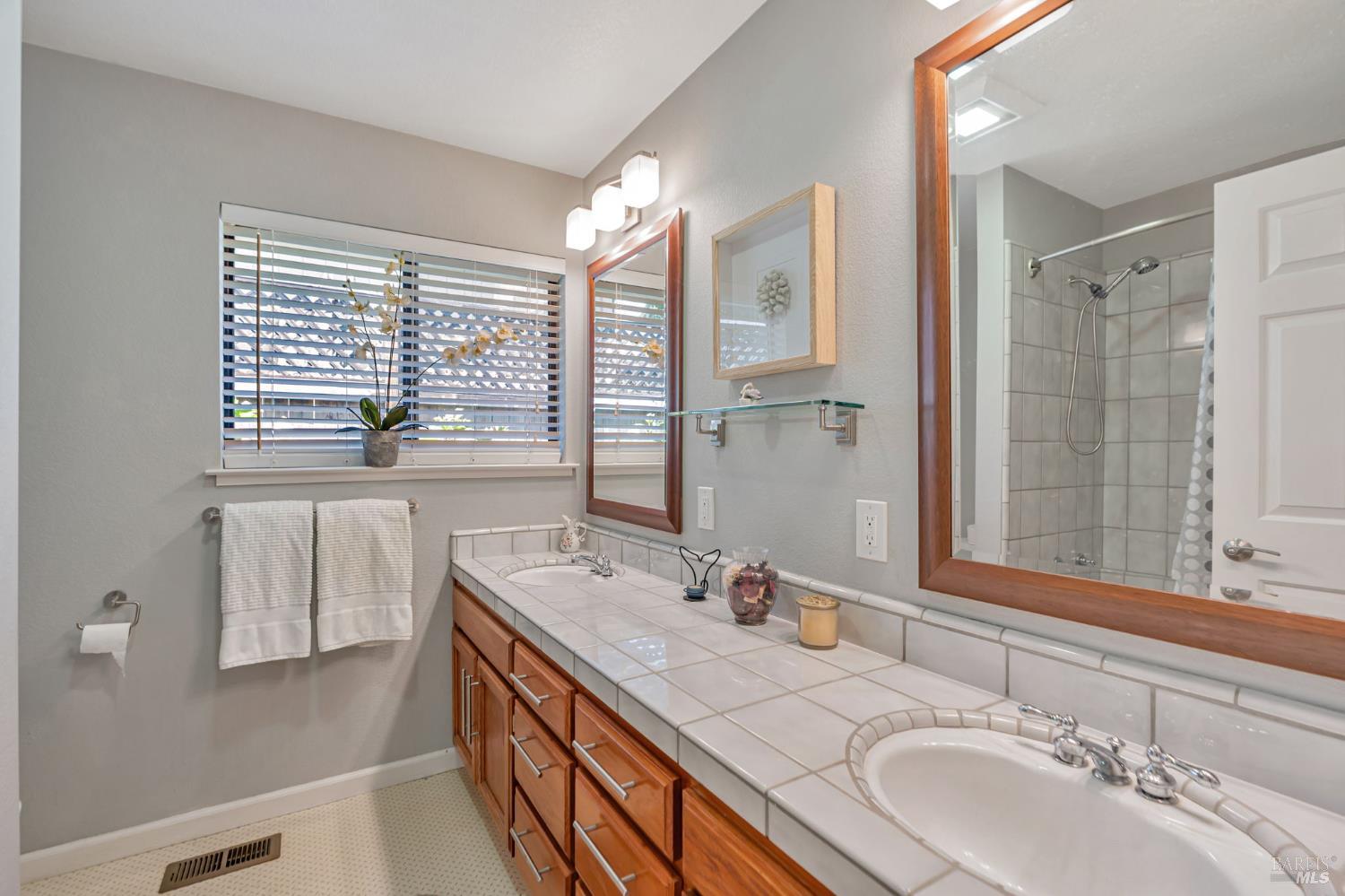 9489 Vinecrest Road Windsor, CA 95492 - Photo 32 of 59