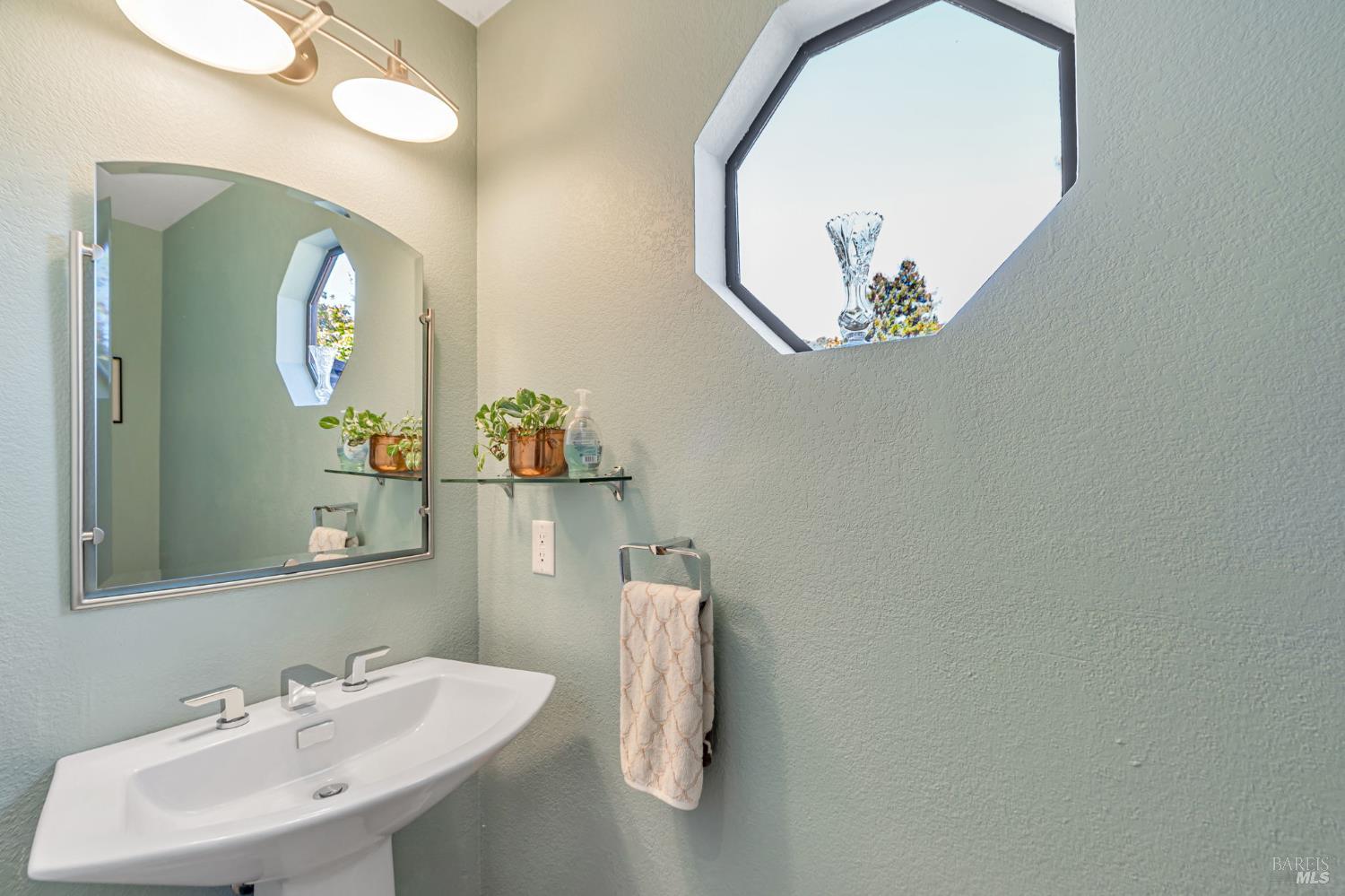 9489 Vinecrest Road Windsor, CA 95492 - Photo 33 of 59