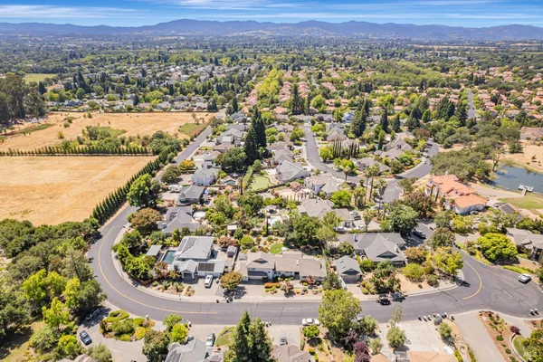 $1,275,000 | 9489 Vinecrest Road, Windsor, CA 95492