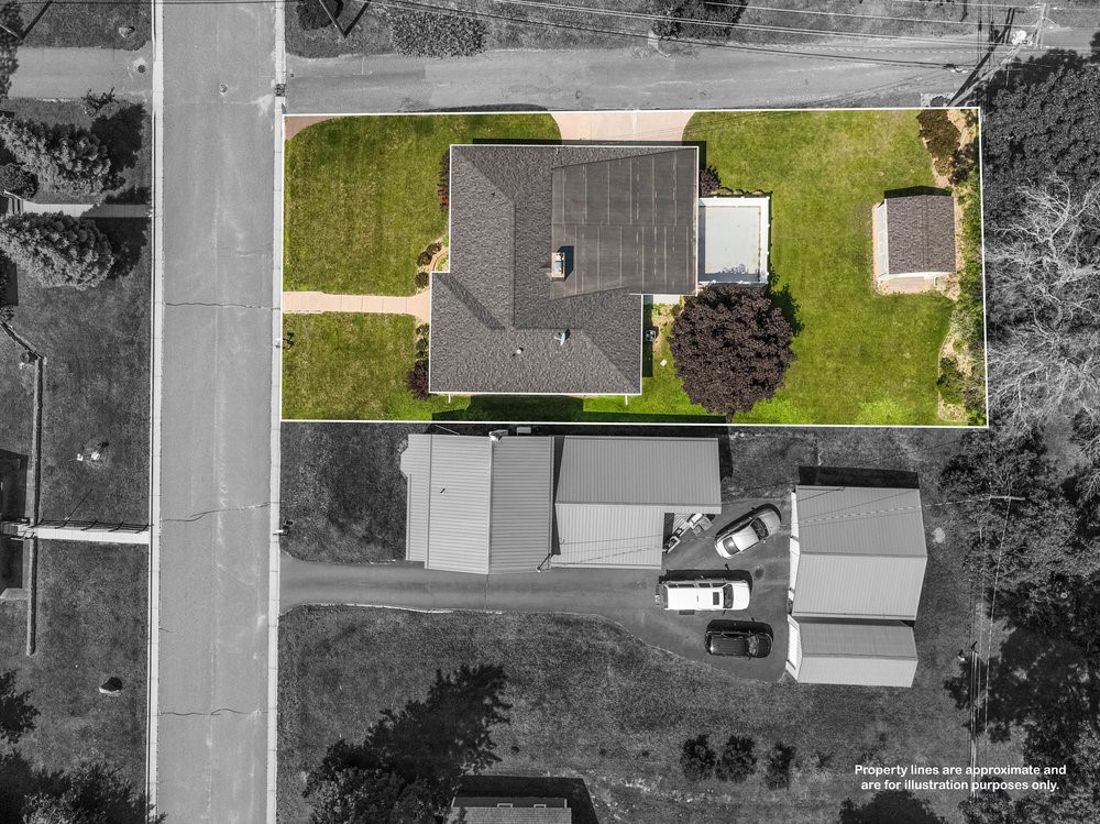 924 Superior Street Spooner, WI 54801 - Photo 2 of 39