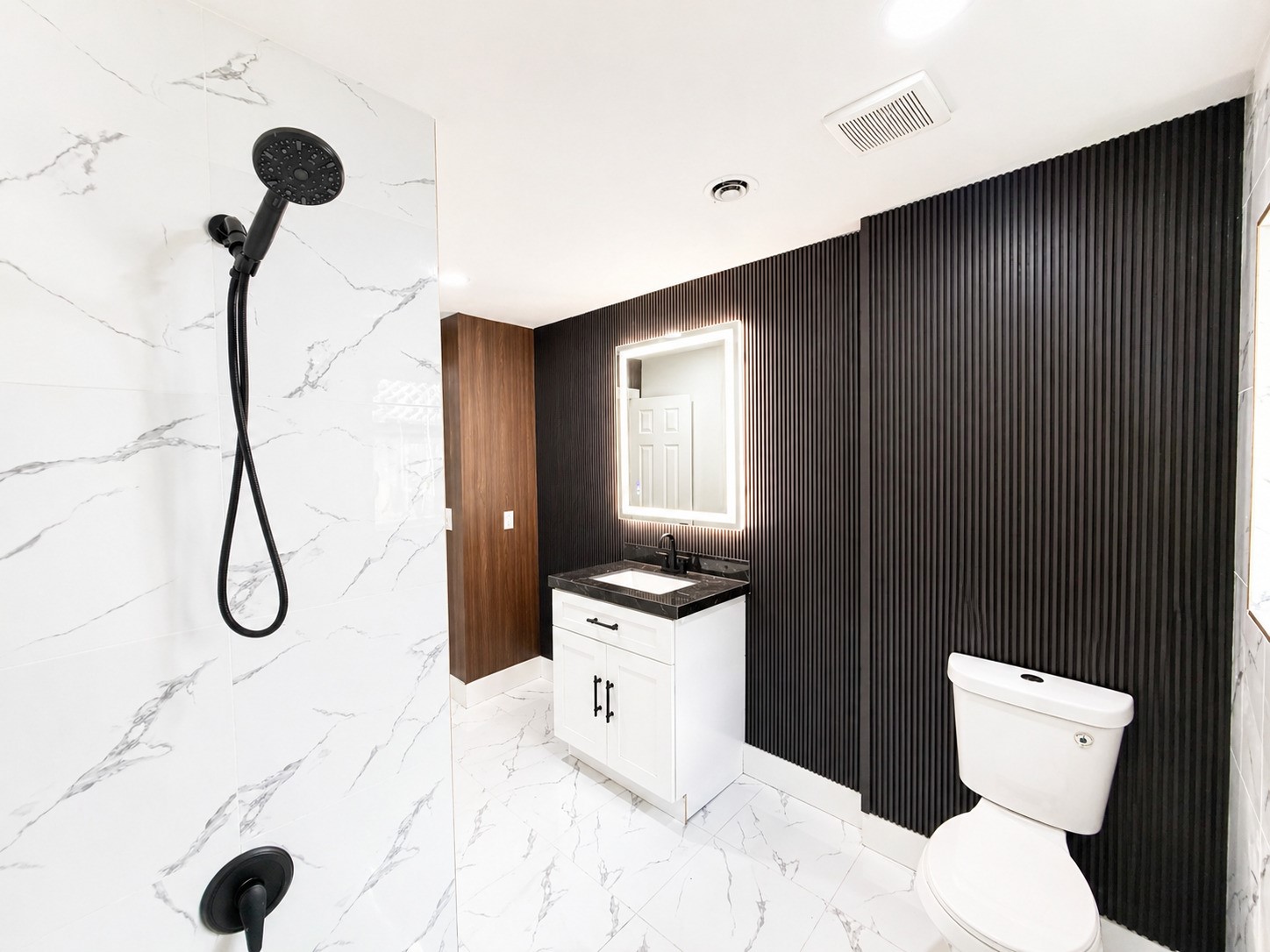 5642 Warm Springs Road Houston, TX 77035 - Photo 12 of 19 Full size bath
