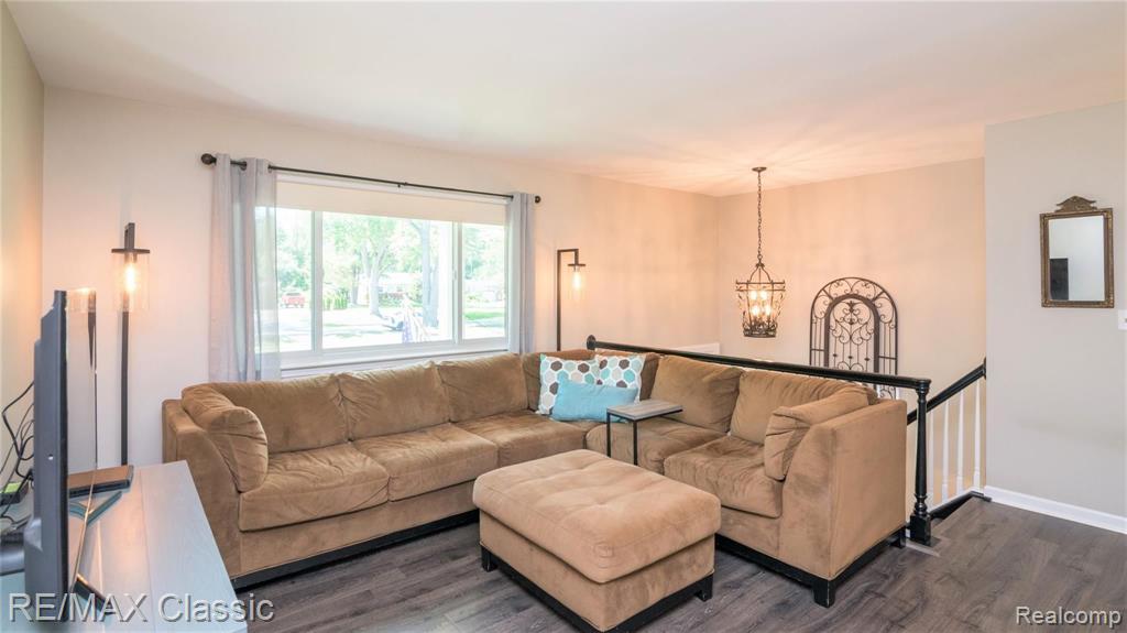 24712 Springbrook Drive Farmington, MI 48336 - Photo 14 of 46