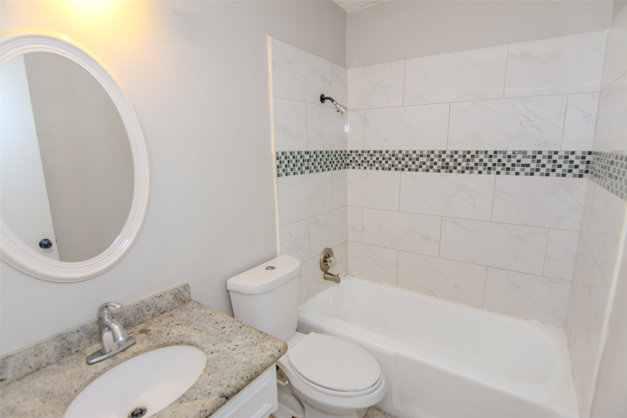 116 White Cedar Street Houston, TX 77015 - Photo 8 of 13 Second Bathroom